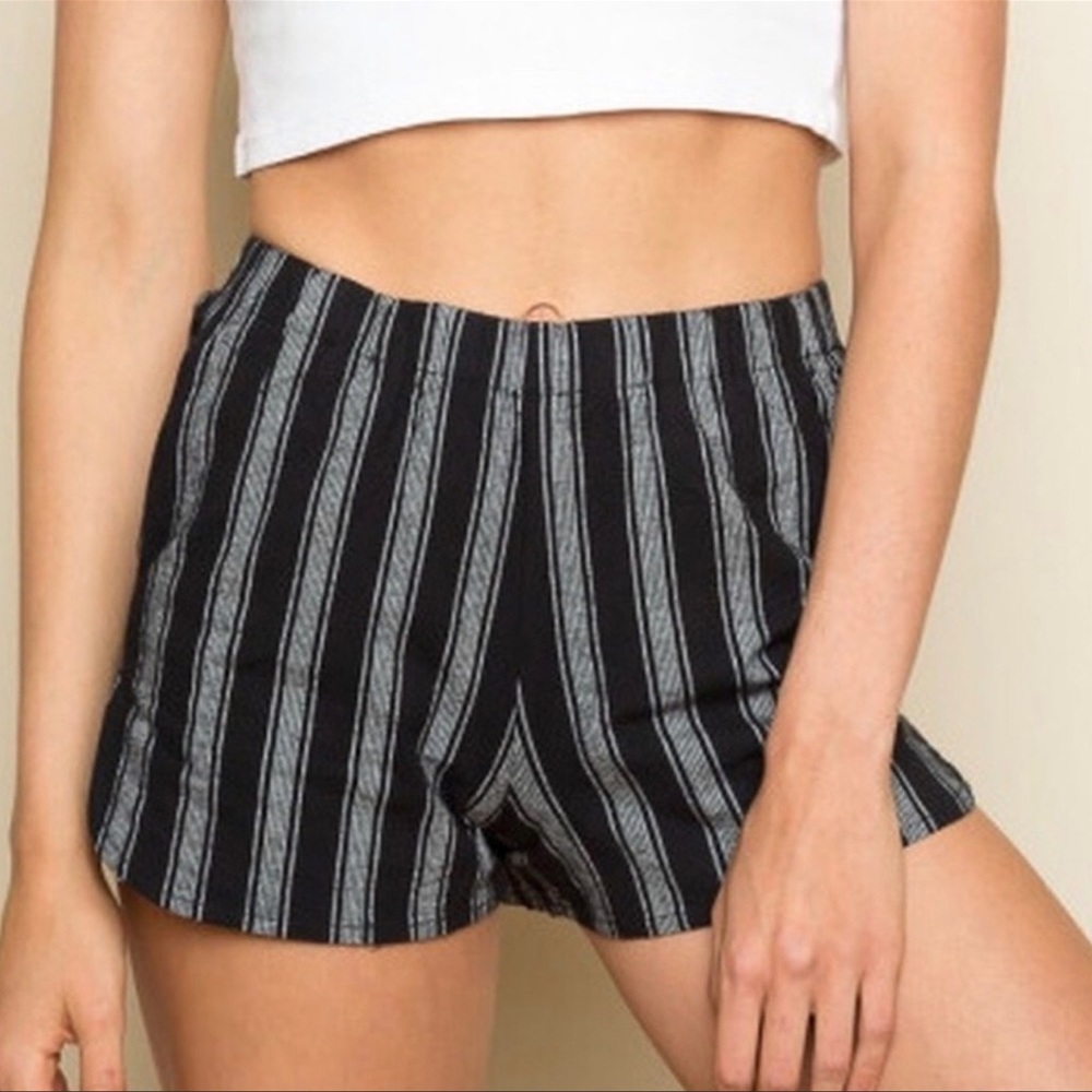 Brandy Melville stripped shorts with pockets one size